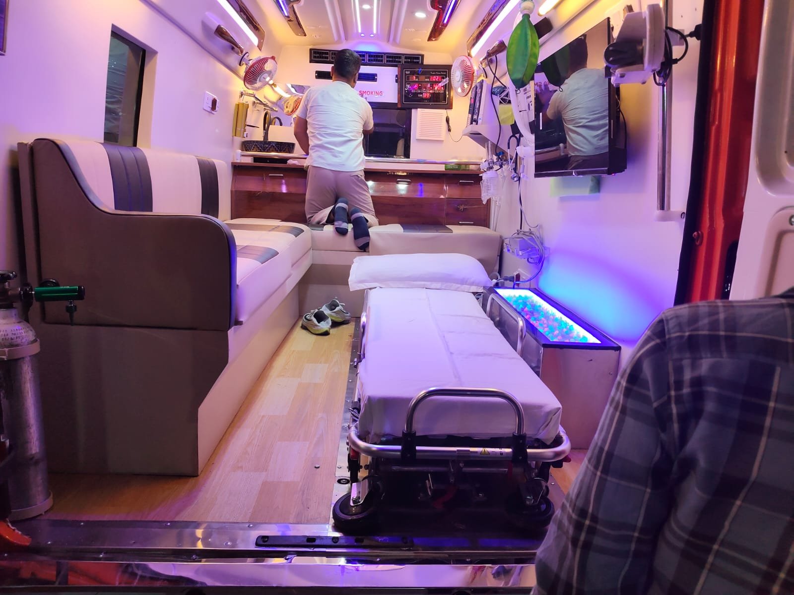 New Force Traveller ICU Ambulance Vehicle with Siren and Bumper